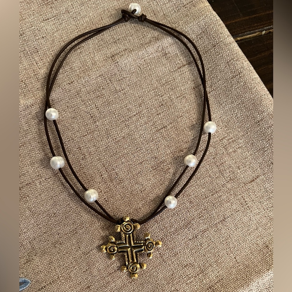 Brown leather and pearl necklace